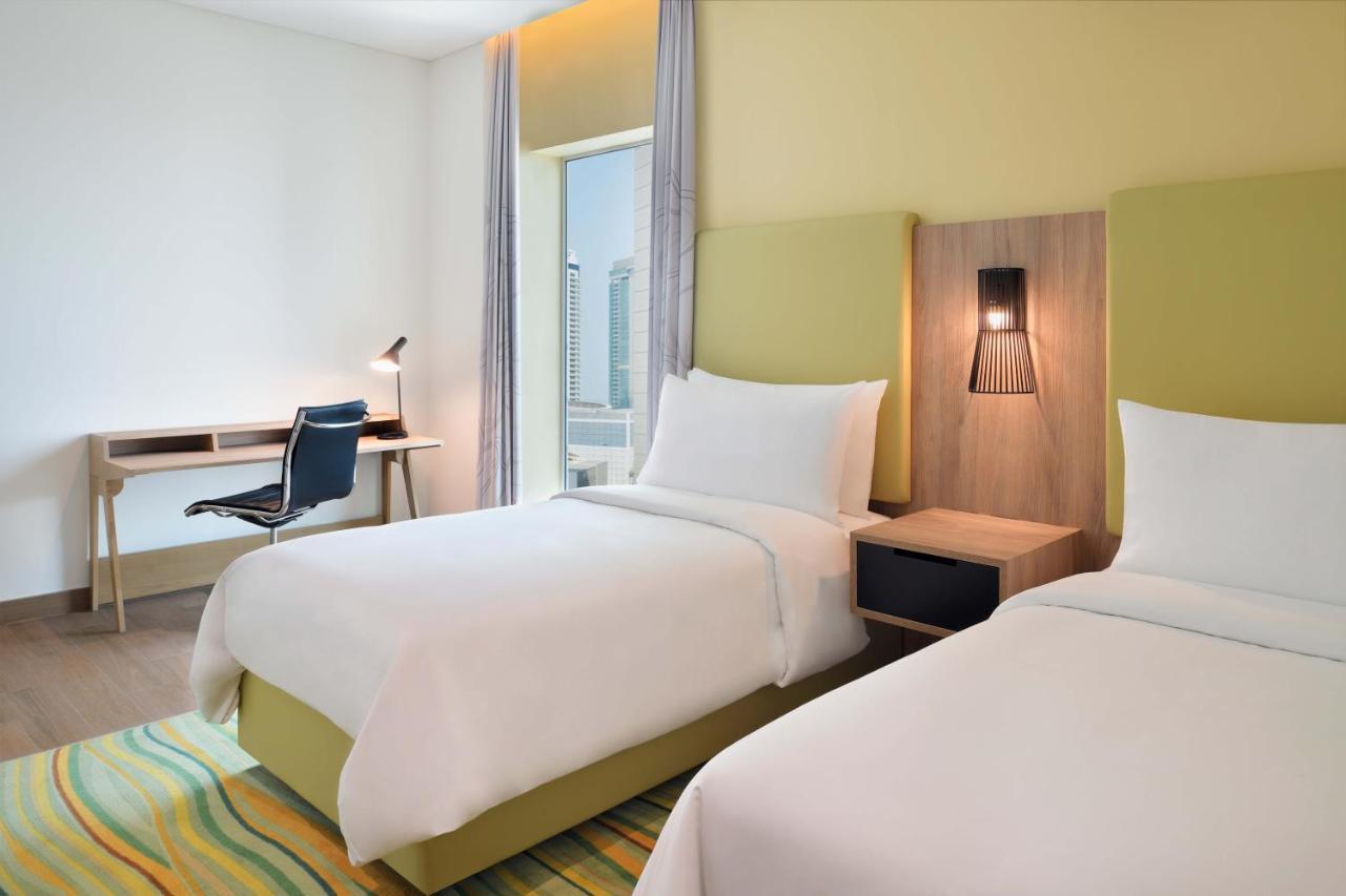 Element By Westin City Center Ντόχα Εξωτερικό φωτογραφία A room at the Holiday Inn Express in Dubai