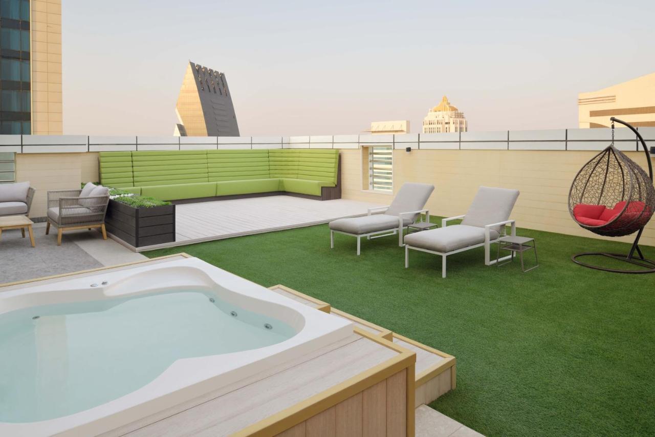 Element By Westin City Center Ντόχα Εξωτερικό φωτογραφία Rooftop pool at the hotel