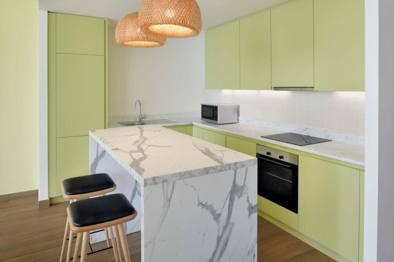 Element By Westin City Center Ντόχα Εξωτερικό φωτογραφία A modern kitchen
