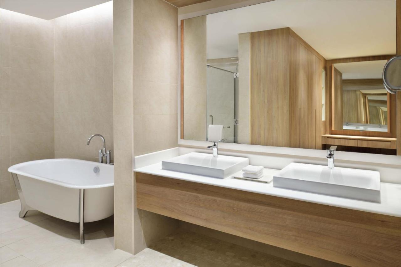 Element By Westin City Center Ντόχα Εξωτερικό φωτογραφία Bathroom