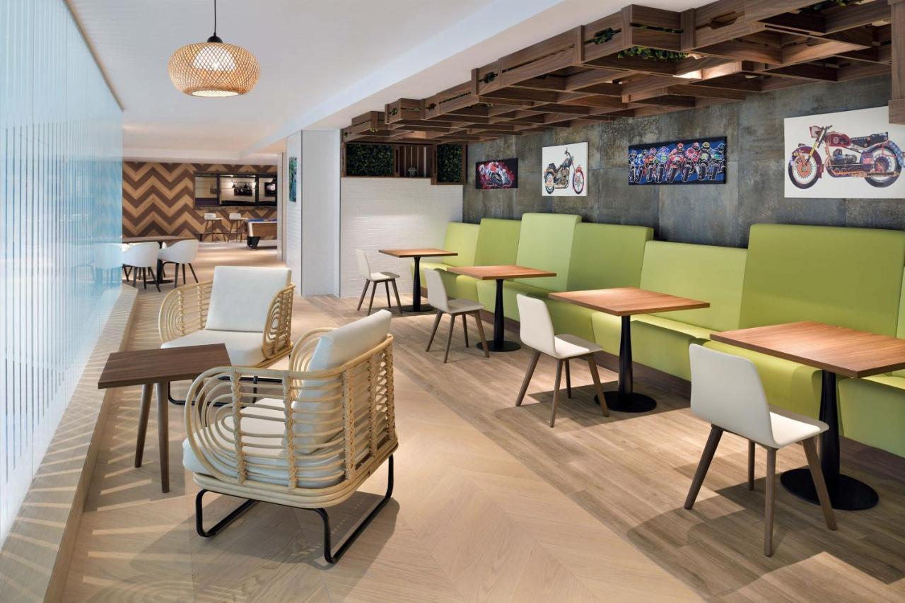 Element By Westin City Center Ντόχα Εξωτερικό φωτογραφία The interior of the lounge